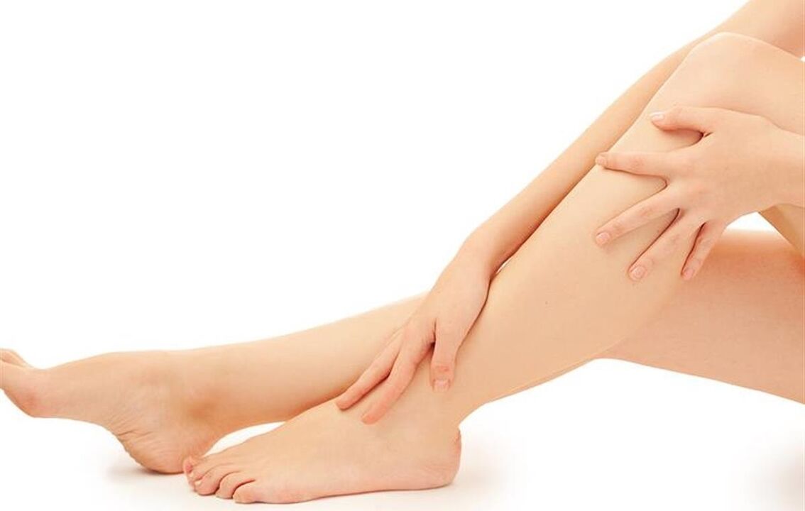 đau ở chân khi có ký sinh trùng dưới da